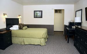 One queen bed room at Clover Creek Inn